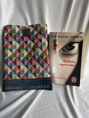 pochette de protection pour livre de poche, broderie "instant lecture"