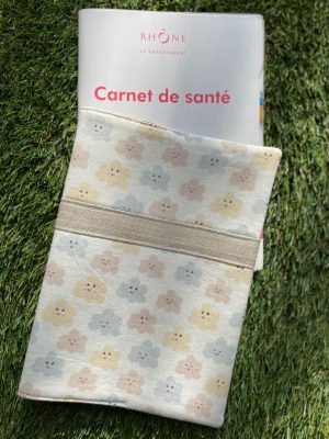 bavoir forme fleur, motif koalas (copie)
